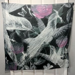 Gorgeous hummingbird silk-blend scarf NWOT